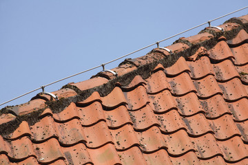 Rote Dachziegel, Dachziegelsteine,  Dach