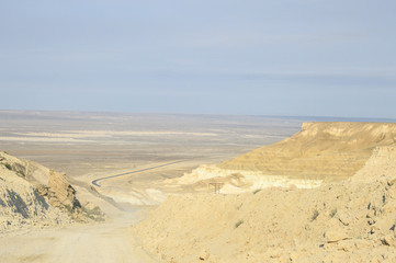 Fototapeta na wymiar road to the desert