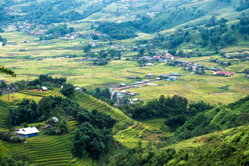 Fototapeta na wymiar Viewpoint of Tavan village on rice field terraced at Sapa