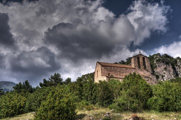 Fototapeta premium Chapelle Saint-Pierre de Montgrony, Gombrèn, Catalogne, Espagne