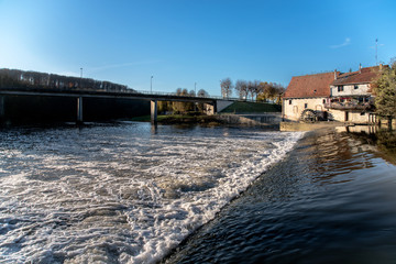 Fototapeta na wymiar La Sarre avec son moulin à Sarreinsming en Moselle