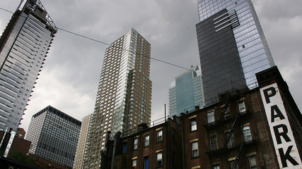 Fototapeta na wymiar New York buildings and dramatic sky