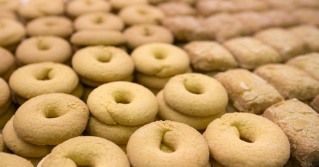 round and rectangular shortcrust cookies, texture
