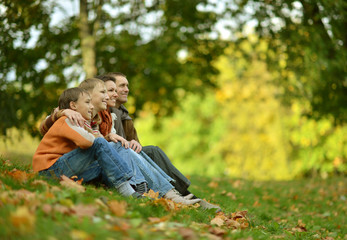  family sitting in park 