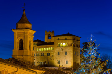 Fototapeta na wymiar night view of medieval village at christmas