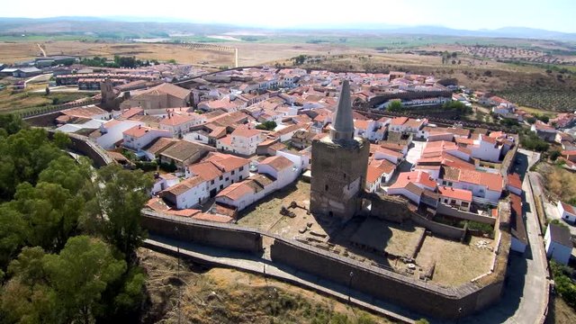Galisteo desde el aire. Video aereo con drone en Galisteo, pueblo de Caceres ( Extremadura, España)