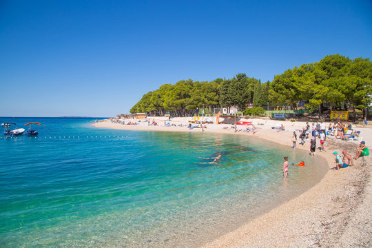 Sehensw&uuml;rdigkeiten und traumhafte Ansichten auf die paradiesische Bucht von Primosten, Kroatien