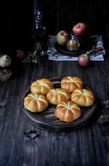 Buns in the form of a pumpkin, with apple stuffing