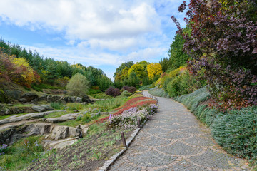 Fototapeta na wymiar Autumn colors in the National Dendrology Park of Sofiyivka, Uman, Ukraine.