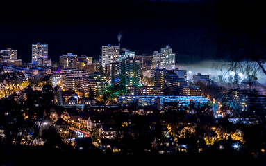 Obraz premium Fog covers the city