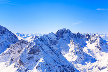Fototapeta na wymiar Winter landscape with view to the Zugspitze 