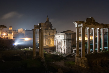 Naklejka premium Roman Forum by night, Rome