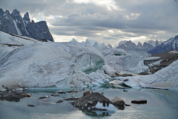 Baltoro Glacier en hoge bergen K2 en Broadpok en Concordia basiskamp in Pakistan Karakorum