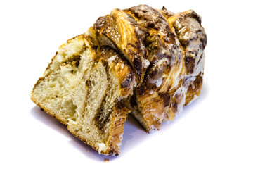 Nusszopf Nußzopf isoliert freigestellt auf weißen Hintergrund, Freisteller