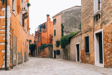 Fototapeta na wymiar the old Venice streets of Italy