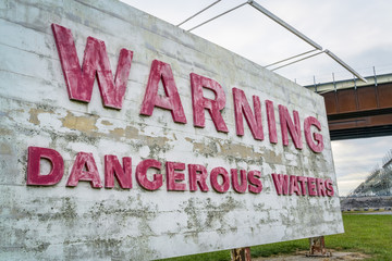 Warning dangerous waters sign