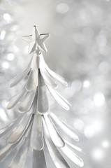 銀色のクリスマスツリー

