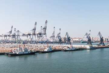 Fototapeta na wymiar China Yantai port