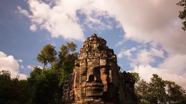 Angkor Wat Bayon face of buddha zoom out