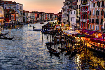 Fototapeta na wymiar Painted Evening on the Grand Canal in HDR
