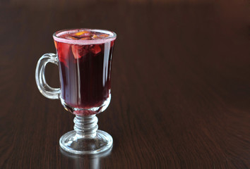 Mulled wine, lemon, cinnamon.