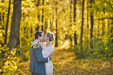 Portrait of the newlyweds in sunlit autumn woods 255.