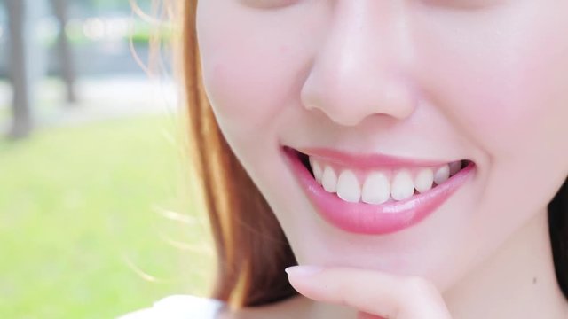 woman with health teeth