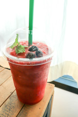 mixed berry smoothie