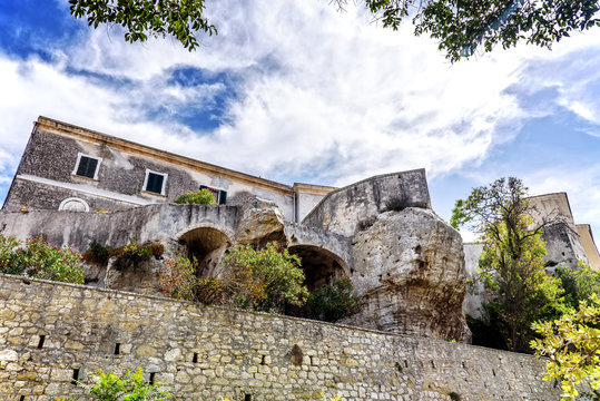 Haus auf Felsen  Sedini Gemeinde Sardinien