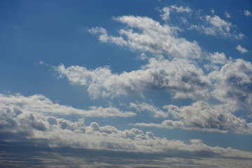 Naklejka na ściany i meble 青空と雲「空想・雲のモンスターたち」（仲間たちと協力する、みんなと前進する、一緒になどのイメージ）
