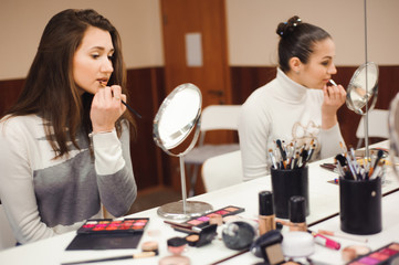  School of makeup.
