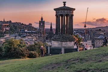 Obraz premium sunset in Edinburgh Castle in Scotland during the August festival