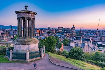Obraz premium sunset in Edinburgh Castle in Scotland during the August festival