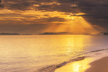 Fototapeta na wymiar the sea on sunset 