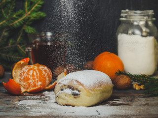 sprinkle a roll with powdered sugar