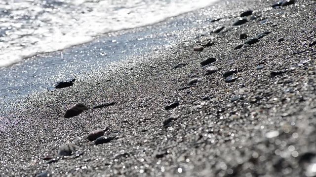 onda si infrange sulla batigia di sassi