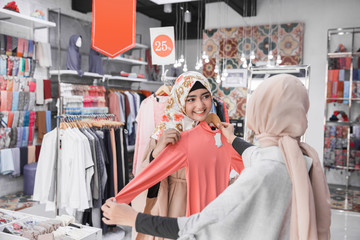 female muslim best friend at fashion store