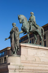 Obraz premium Corsica, 01/09/2017: Napoleone e i suoi quattro fratelli, il monumento inaugurato nel 1865 in Place de Gaulle (piazza Charles de Gaulle) ad Ajaccio