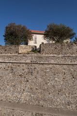 Corsica, 01/09/2017: dettagli architettonici delle antiche mura della cittadella di Ajaccio,...