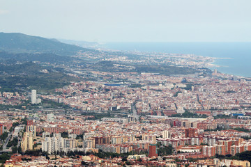 Fototapeta premium Panoramiczny widok na Barcelonę z Tibidabo