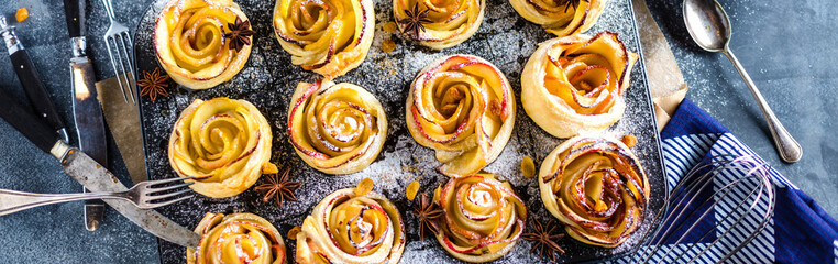 Gebackene Apfel Rose mit Eis 