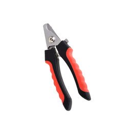 Obraz premium Pet supplies about nail scissors on isolated white.