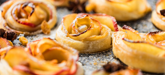 Gebackene Apfel Rose mit Eis 
