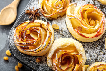 Gebackene Apfel Rose mit Eis 