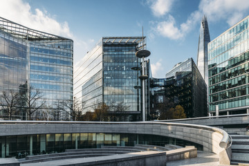 Obraz premium Modern glass buildings, including the Shard on South side of London, UK