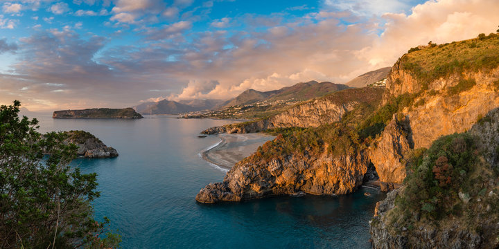 Grotta del Saraceno, San Nicola Arcella. Isola di Dino sullo sfondo