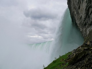 Niagara Fälle walk behind the falls