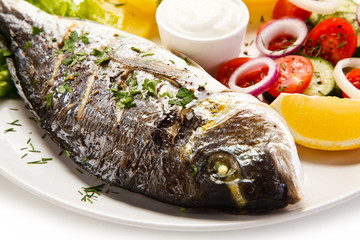 Roast fish with vegetables 