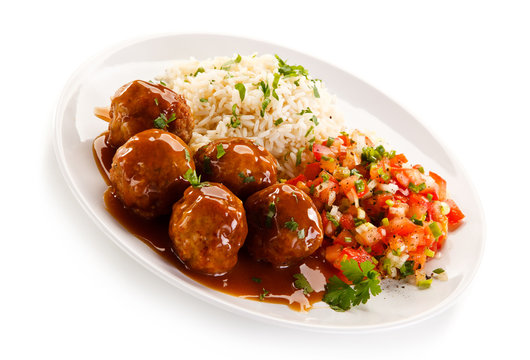 Roasted meatballs, rice and vegetables 