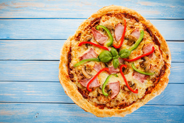 Pizza with ham and pepper 